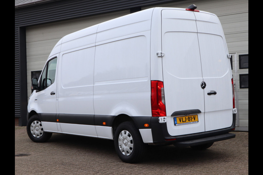 Mercedes-Benz eSprinter eSprinter 55 kWh 100% Elektrisch L2H2 - Camera - Airco
