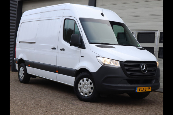 Mercedes-Benz eSprinter eSprinter 55 kWh 100% Elektrisch L2H2 - Camera - Airco