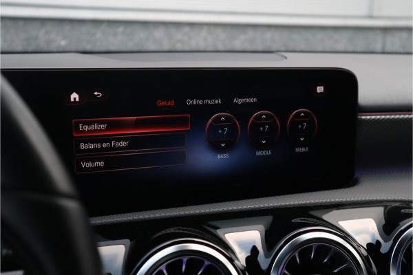Mercedes-Benz A-Klasse 250 e Luxury / SOH 93% / 19inch / Sfeer verlichting / Widescreen / Camera / Carplay /