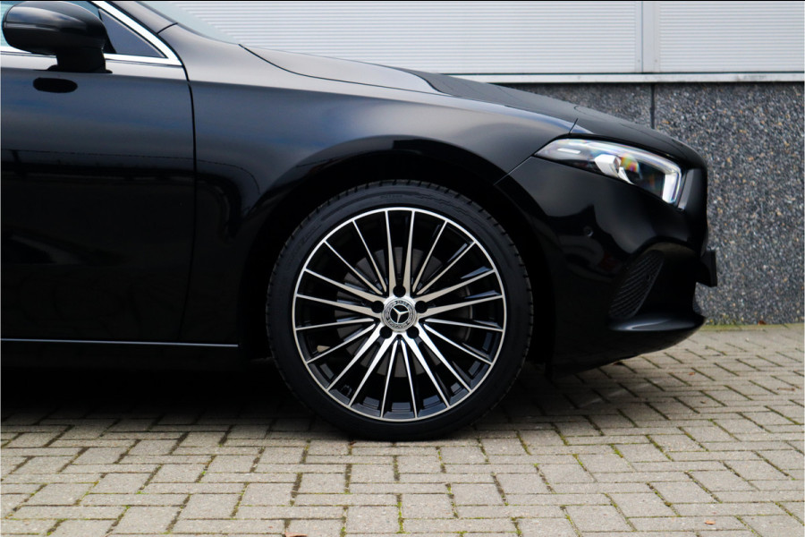 Mercedes-Benz A-Klasse 250 e Luxury / SOH 93% / 19inch / Sfeer verlichting / Widescreen / Camera / Carplay /