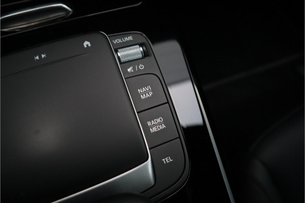 Mercedes-Benz A-Klasse 250 e Luxury / SOH 93% / 19inch / Sfeer verlichting / Widescreen / Camera / Carplay /