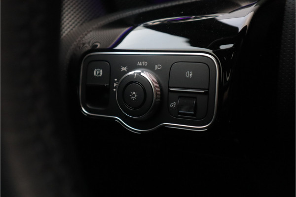 Mercedes-Benz A-Klasse 250 e Luxury / SOH 93% / 19inch / Sfeer verlichting / Widescreen / Camera / Carplay /