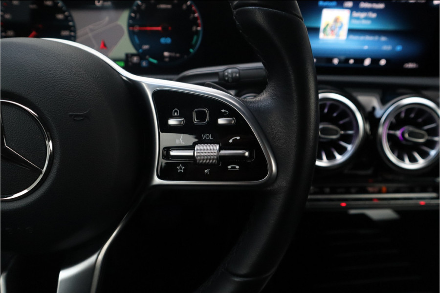 Mercedes-Benz A-Klasse 250 e Luxury / SOH 93% / 19inch / Sfeer verlichting / Widescreen / Camera / Carplay /