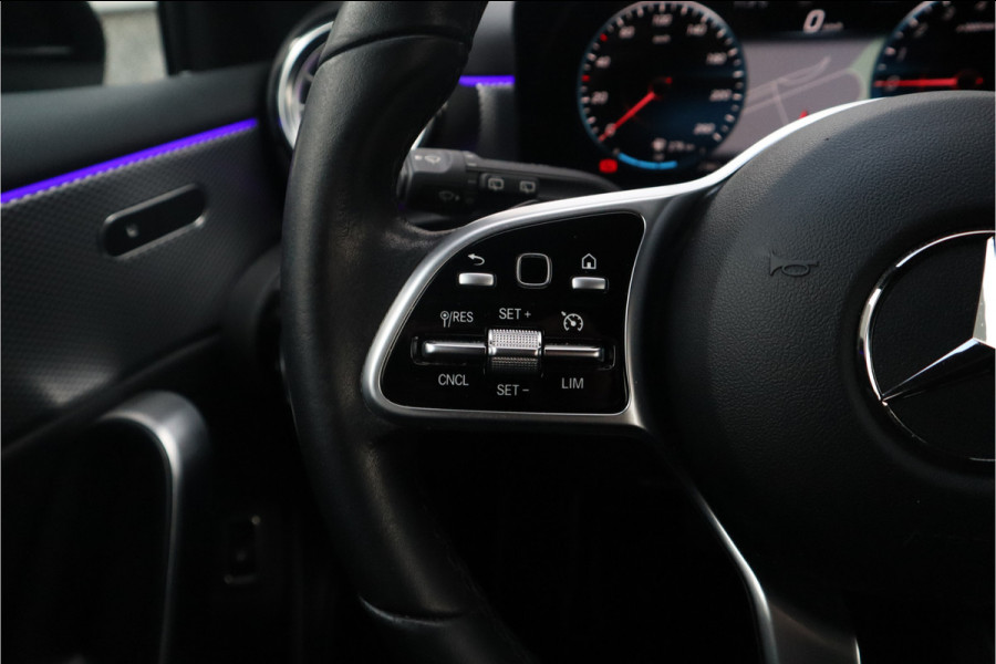 Mercedes-Benz A-Klasse 250 e Luxury / SOH 93% / 19inch / Sfeer verlichting / Widescreen / Camera / Carplay /