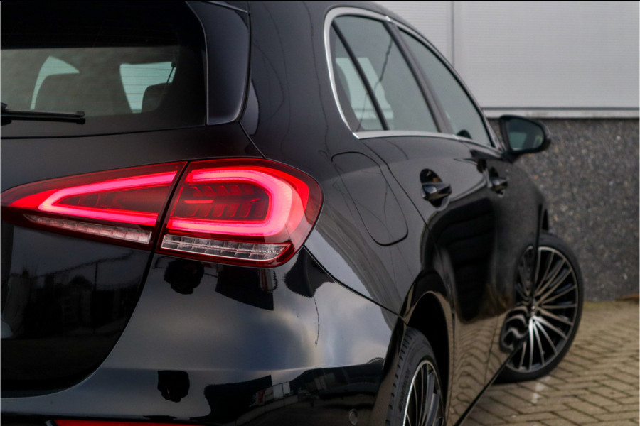 Mercedes-Benz A-Klasse 250 e Luxury / SOH 93% / 19inch / Sfeer verlichting / Widescreen / Camera / Carplay /