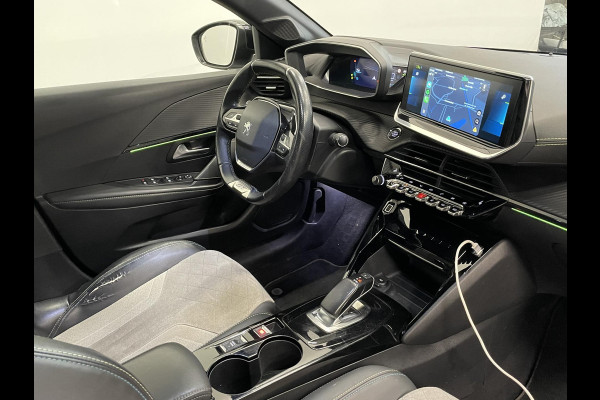 Peugeot e-208 EV GT 350 50 kWh Automaat Navigatie Apple Carplay/Android Auto Camera Parkeersensoren Cruise Control Stoelverwarming Half leder Climate Control Lichtmetalen velgen