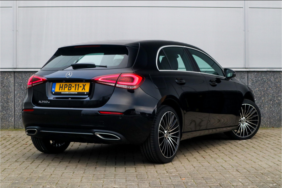 Mercedes-Benz A-Klasse 250 e Luxury / SOH 93% / 19inch / Sfeer verlichting / Widescreen / Camera / Carplay /