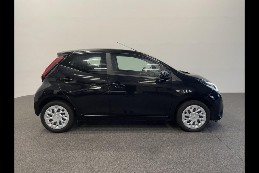 Toyota Aygo 1.0 VVT-i X-Play 5-DRS Airco DAB+ Carplay Navi X-Play Pack Achteruitrij Camera
