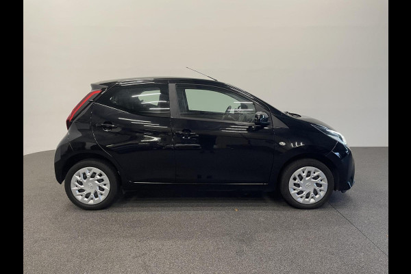 Toyota Aygo 1.0 VVT-i X-Play 5-DRS Airco DAB+ Carplay Navi X-Play Pack Achteruitrij Camera