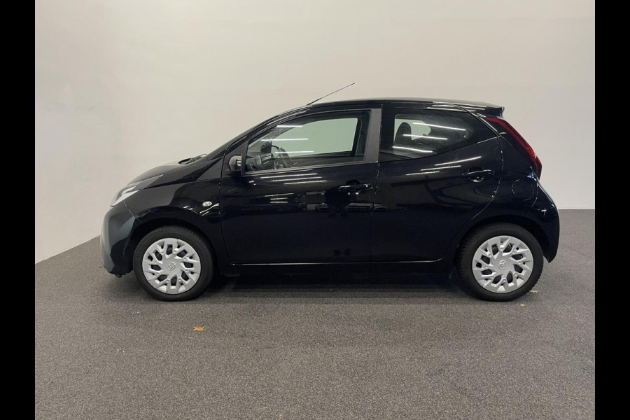 Toyota Aygo 1.0 VVT-i X-Play 5-DRS Airco DAB+ Carplay Navi X-Play Pack Achteruitrij Camera