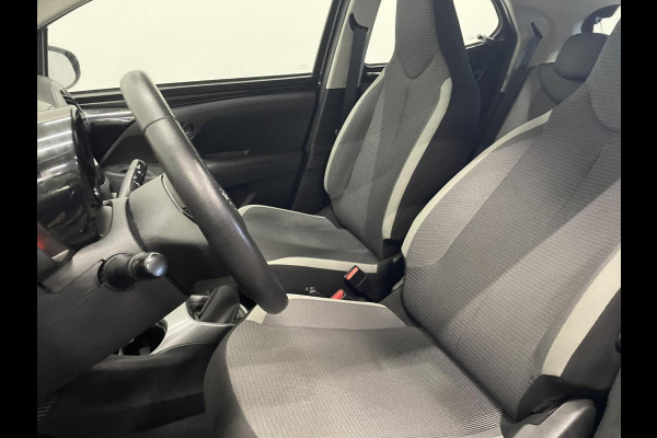 Toyota Aygo 1.0 VVT-i X-Play 5-DRS Airco DAB+ Carplay Navi X-Play Pack Achteruitrij Camera