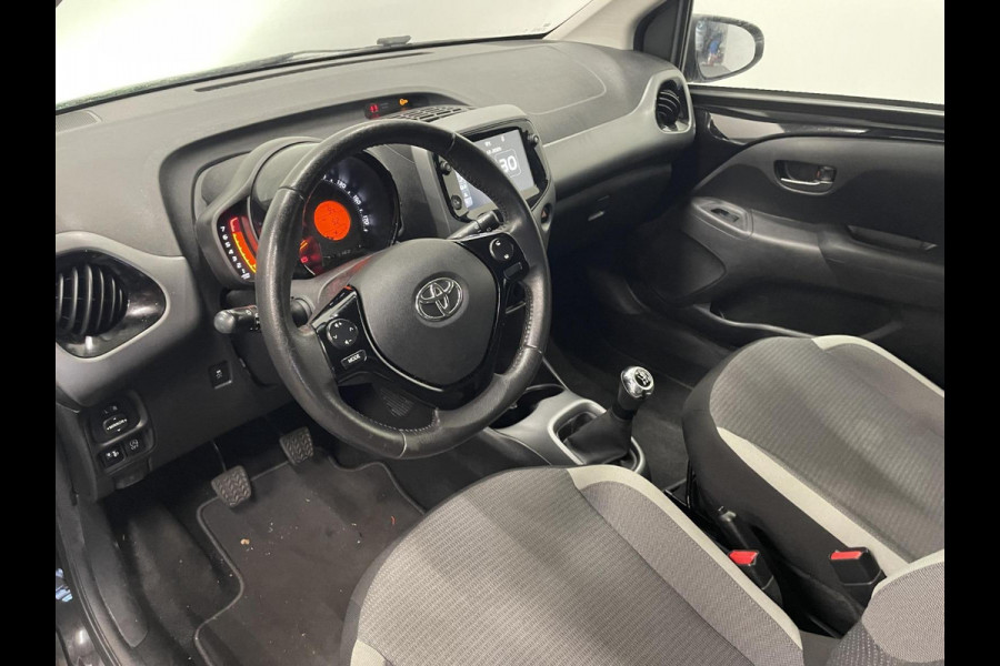 Toyota Aygo 1.0 VVT-i X-Play 5-DRS Airco DAB+ Carplay Navi X-Play Pack Achteruitrij Camera