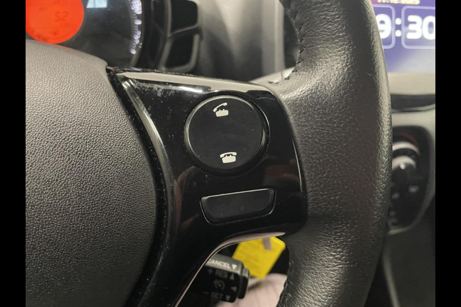 Toyota Aygo 1.0 VVT-i X-Play 5-DRS Airco DAB+ Carplay Navi X-Play Pack Achteruitrij Camera