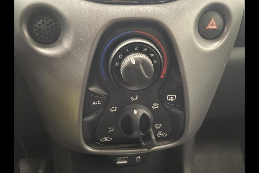 Toyota Aygo 1.0 VVT-i X-Play 5-DRS Airco DAB+ Carplay Navi X-Play Pack Achteruitrij Camera