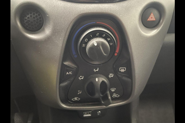 Toyota Aygo 1.0 VVT-i X-Play 5-DRS Airco DAB+ Carplay Navi X-Play Pack Achteruitrij Camera