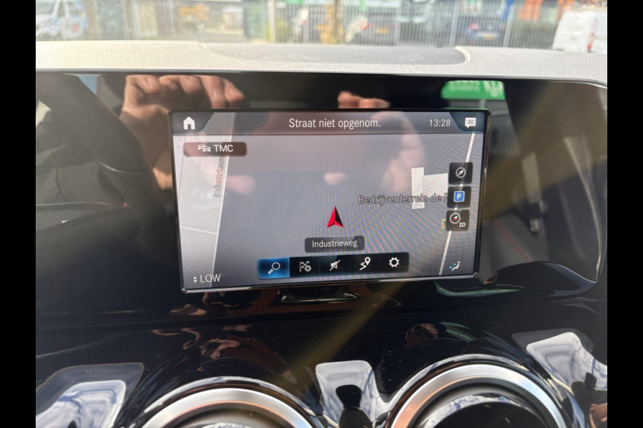 Mercedes-Benz B-Klasse 250 e Bus. Sol. AMG