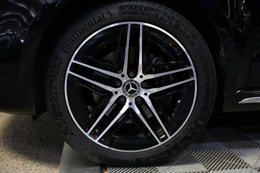 Mercedes-Benz V-Klasse V300d 4Matic XXL LUCHTVERING LEDER CARPLAY STOELVENT. '24 Er wordt ook de bank op de 3e rij bijgeleverd+ tussenschot