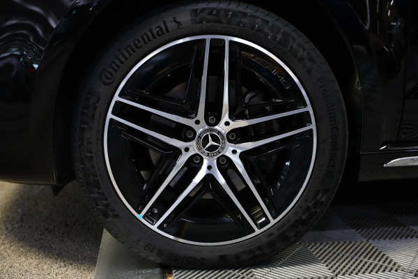 Mercedes-Benz V-Klasse V300d 4Matic XXL LUCHTVERING LEDER CARPLAY STOELVENT. '24 Er wordt ook de bank op de 3e rij bijgeleverd+ tussenschot