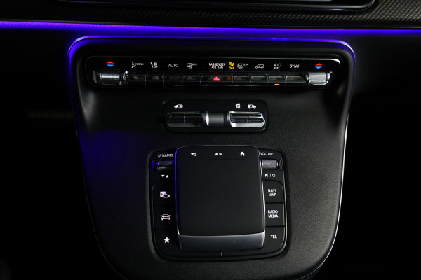 Mercedes-Benz V-Klasse V300d 4Matic XXL LUCHTVERING LEDER CARPLAY STOELVENT. '24 Er wordt ook de bank op de 3e rij bijgeleverd+ tussenschot