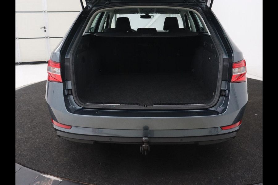 Škoda Superb 1.4 TSI iV Business Edition | Trekhaak | Stoel & stuurverwarming | Camera | Carplay | Memory | Navigatie | Full LED | Climate control | Parkeerhulp