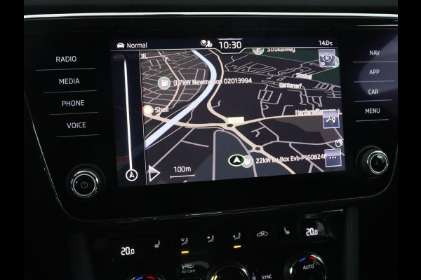 Škoda Superb 1.4 TSI iV Business Edition | Trekhaak | Stoel & stuurverwarming | Camera | Carplay | Memory | Navigatie | Full LED | Climate control | Parkeerhulp