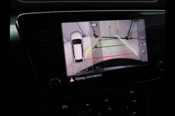 Škoda Superb 1.4 TSI iV Business Edition | Trekhaak | Stoel & stuurverwarming | Camera | Carplay | Memory | Navigatie | Full LED | Climate control | Parkeerhulp