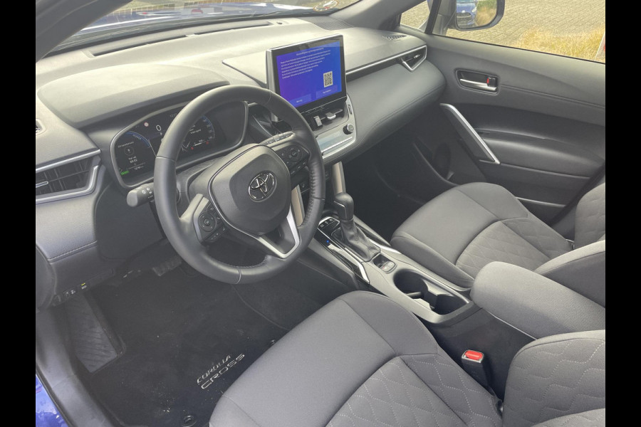 Toyota Corolla Cross Hybrid 140 Style Bi-Tone | Stuur-/ & Stoelverwarming | Parkeersensoren | Dodehoek detectie | Elektrische kofferbak
