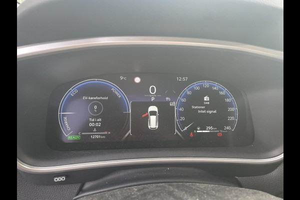 Toyota Corolla Cross Hybrid 140 Style Bi-Tone | Stuur-/ & Stoelverwarming | Parkeersensoren | Dodehoek detectie | Elektrische kofferbak