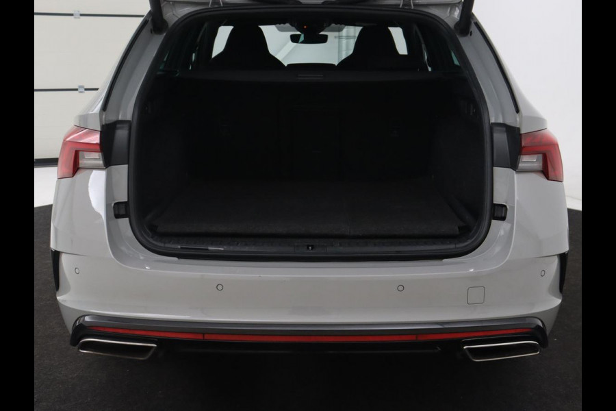 Škoda Octavia 1.4 TSI RS iV PHEV Business | Stoelverwarming | Adaptive cruise | Matrix LED | Side Assist | Camera | Carplay | Navigatie | Sfeerverlichting | Virtual Cockpit | Sportstoelen | Plug In