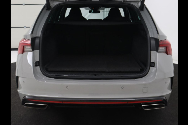 Škoda Octavia 1.4 TSI RS iV PHEV Business | Stoelverwarming | Adaptive cruise | Matrix LED | Side Assist | Camera | Carplay | Navigatie | Sfeerverlichting | Virtual Cockpit | Sportstoelen | Plug In