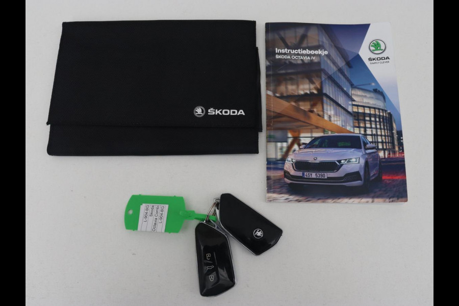 Škoda Octavia 1.4 TSI RS iV PHEV Business | Stoelverwarming | Adaptive cruise | Matrix LED | Side Assist | Camera | Carplay | Navigatie | Sfeerverlichting | Virtual Cockpit | Sportstoelen | Plug In