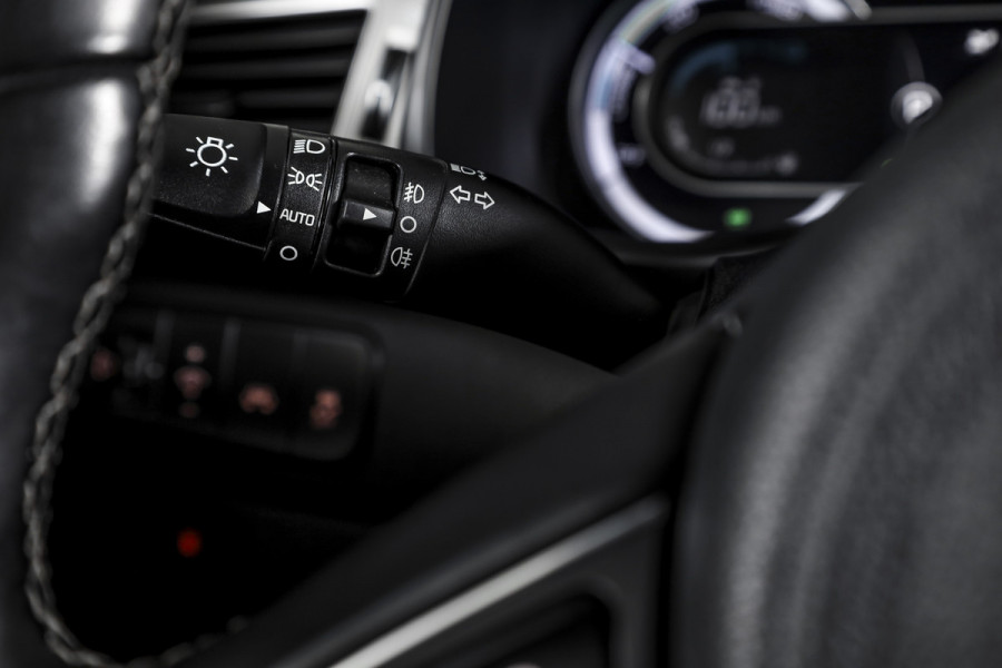 Kia Niro 1.6 GDi Hybrid First Edition - Automaat | Cruise | Stoel-+Stuurverw. | PDC | Camera | NAV | ECC | LM 16" |