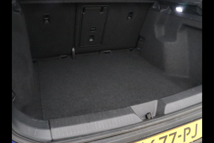 Volkswagen ID.5 Pro 77 kWh | Trekhaak | Stoelverwarming | Matrix LED | Camera | Carplay | Keyless | Stuurverwarming | Adaptive cruise | Navigatie | 20'' | Park Assist