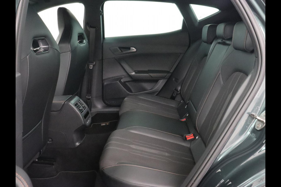 CUPRA Formentor 1.4 eHybrid VZ | 245pk | Stoelverwarming | Camera | Adaptive cruise | Sfeerverlichting | Navigatie | Keyless | 19'' | Stuurverwarming | Full LED | PHEV | Plug In