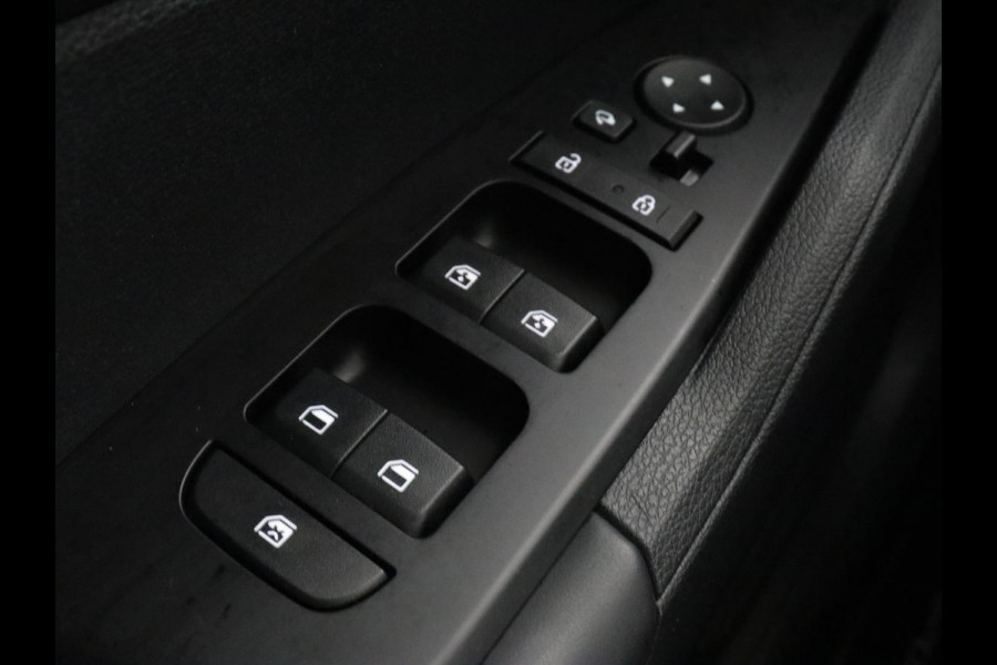 Kia Sportage 1.6 T-GDi DynamicLine | Adaptive cruise | Camera | Carplay | Navigatie | Full LED | DAB | Parkeerhulp | Digital Cockpit | Climate control | Cruise control | Bluetooth