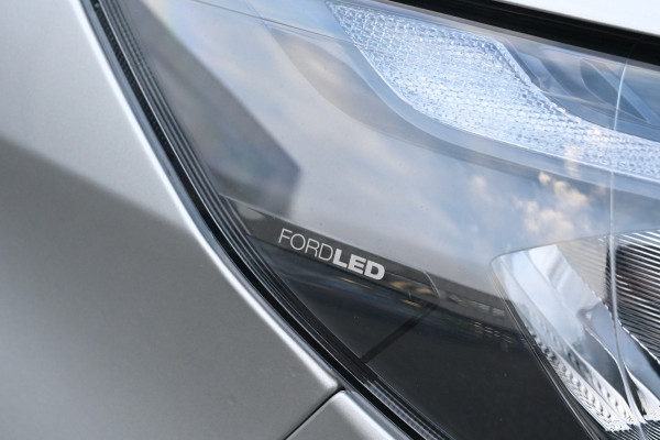 Ford Transit Custom 320L 2.0 TDCI L2H1 Limited Driver assist pack, Draadloos laden, Trekhaak