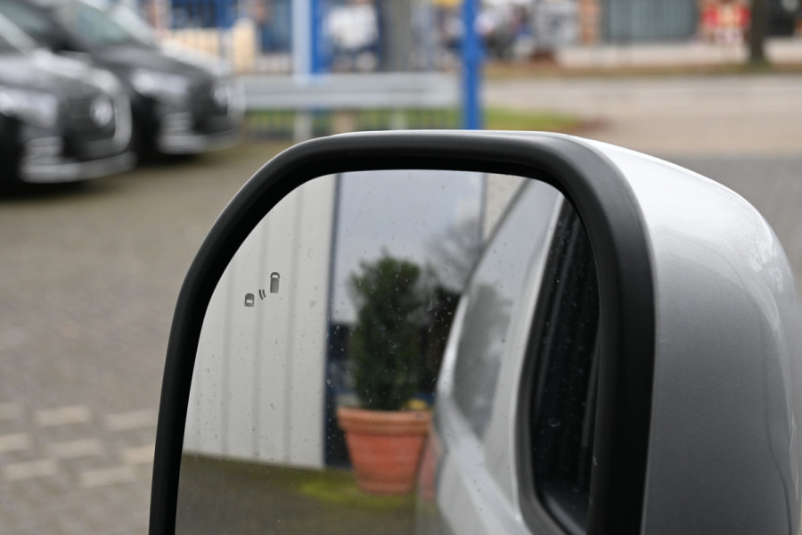 Ford Transit Custom 320L 2.0 TDCI L2H1 Limited Driver assist pack, 17 inch velgen, Draadloos laden, Etc.