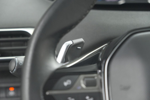 Peugeot 5008 PureTech 130 EAT8 Allure Pack | Stoelverwarming | Camera | Dodehoekdetectie | Navigatie