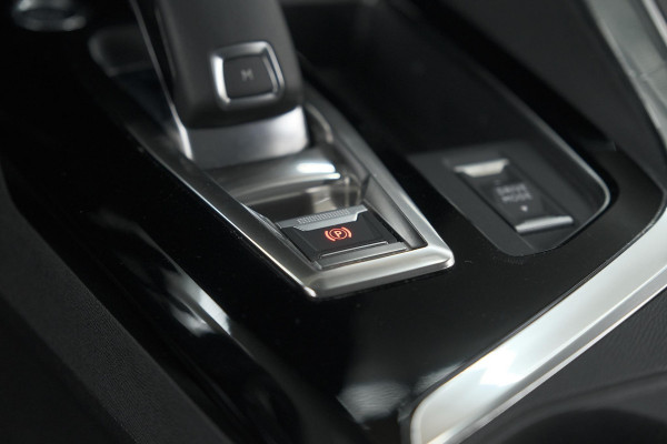 Peugeot 5008 PureTech 130 EAT8 Allure Pack | Stoelverwarming | Camera | Dodehoekdetectie | Navigatie