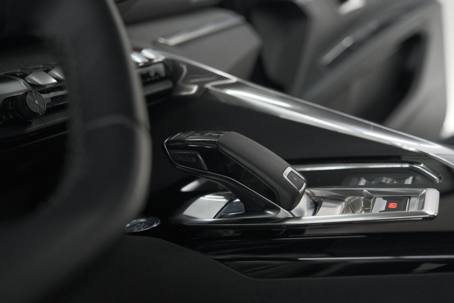 Peugeot 5008 PureTech 130 EAT8 Allure Pack | Stoelverwarming | Camera | Dodehoekdetectie | Navigatie