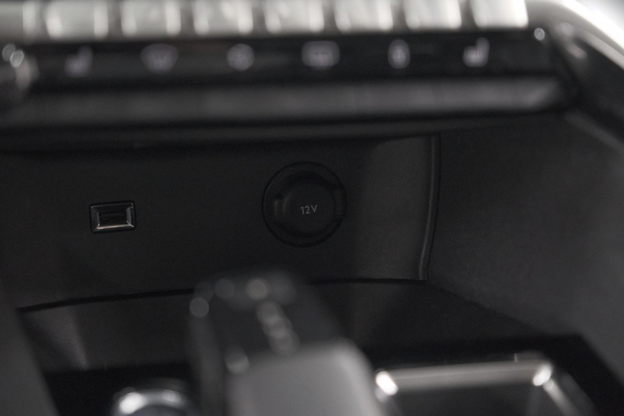 Peugeot 5008 PureTech 130 EAT8 Allure Pack | Stoelverwarming | Camera | Dodehoekdetectie | Navigatie