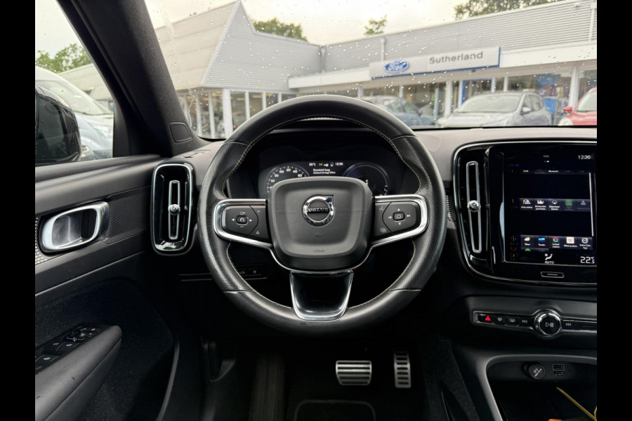 Volvo XC40 1.5 T4 Recharge R-Design 210pk | Parking pack | Draadloos opladen | PHEV | 1.800kg Trekgewicht