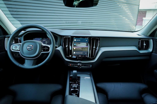 Volvo XC60 2.0 T6 Plug-in hybrid AWD Plus Dark / Pano / Harman Kardon / 20'' / Incl BTW