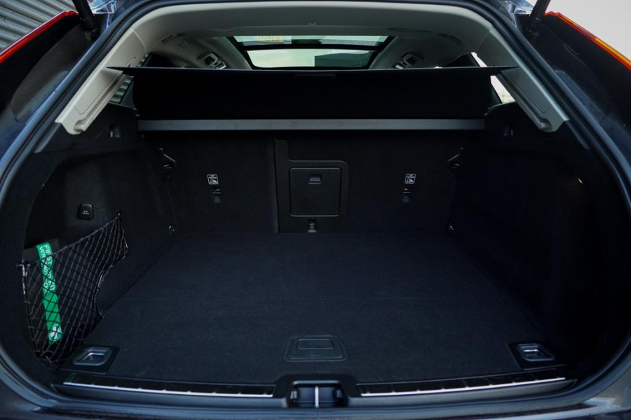 Volvo XC60 2.0 T6 Plug-in hybrid AWD Plus Dark / Pano / Harman Kardon / 20'' / Incl BTW