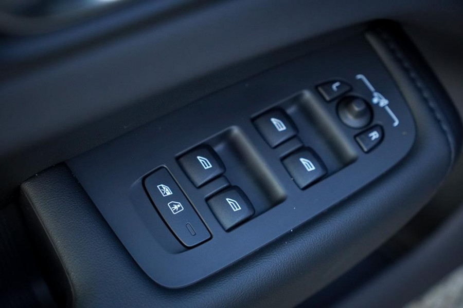 Volvo XC60 2.0 T6 Plug-in hybrid AWD Plus Dark / Pano / Harman Kardon / 20'' / Incl BTW