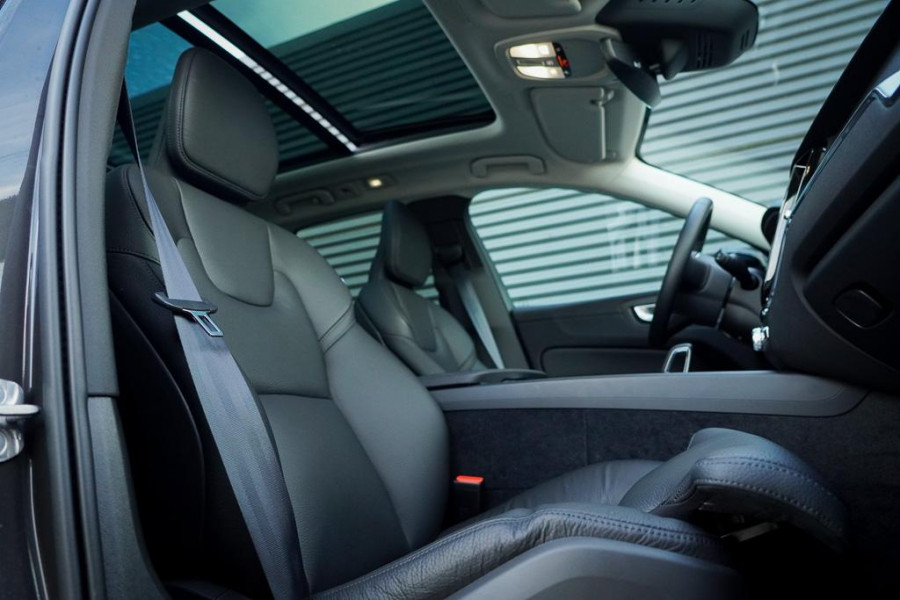 Volvo XC60 2.0 T6 Plug-in hybrid AWD Plus Dark / Pano / Harman Kardon / 20'' / Incl BTW