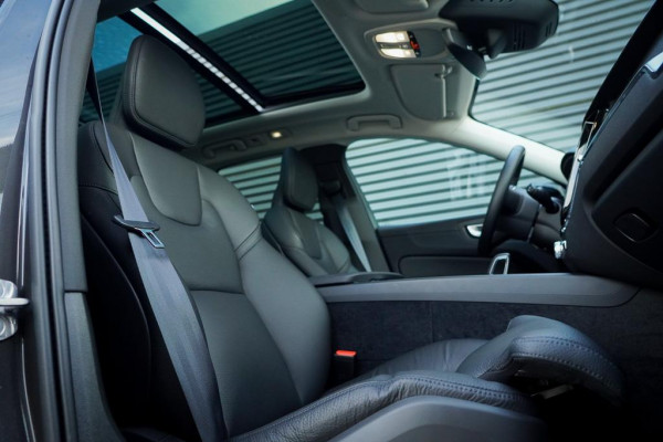 Volvo XC60 2.0 T6 Plug-in hybrid AWD Plus Dark / Pano / Harman Kardon / 20'' / Incl BTW