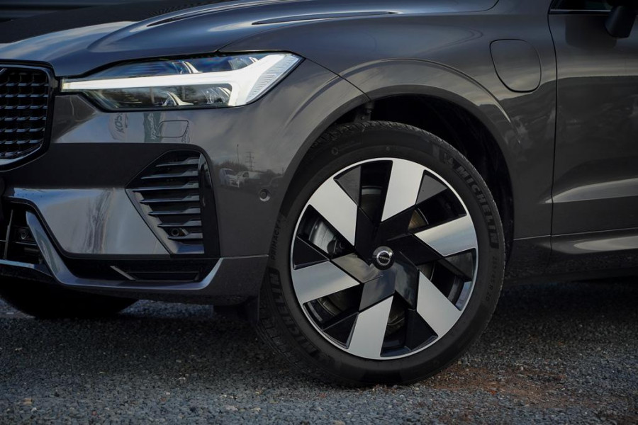 Volvo XC60 2.0 T6 Plug-in hybrid AWD Plus Dark / Pano / Harman Kardon / 20'' / Incl BTW