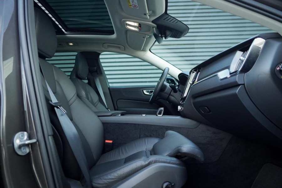 Volvo XC60 2.0 T6 Plug-in hybrid AWD Plus Dark / Pano / Harman Kardon / 20'' / Incl BTW