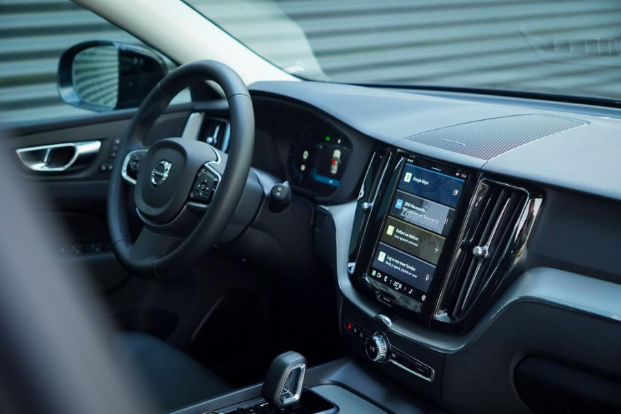 Volvo XC60 2.0 T6 Plug-in hybrid AWD Plus Dark / Pano / Harman Kardon / 20'' / Incl BTW